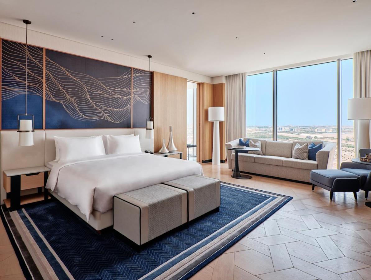 Grand Hyatt Kuwait Kuwait City Exterior foto A guest room at the hotel