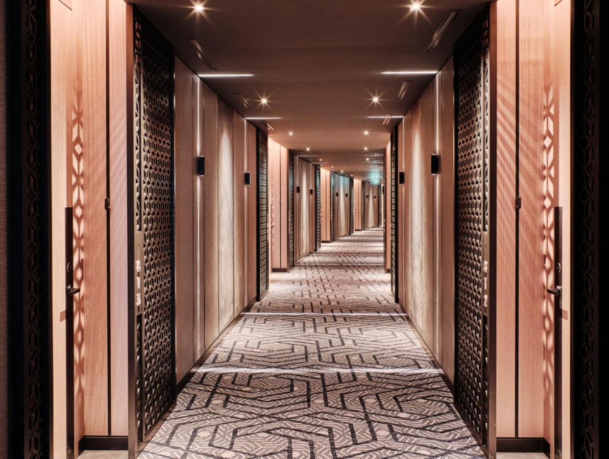 Grand Hyatt Kuwait Kuwait City Exterior foto A corridor at the hotel