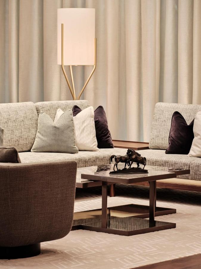 Grand Hyatt Kuwait Kuwait City Exterior foto A living room with a sofa and a coffee table