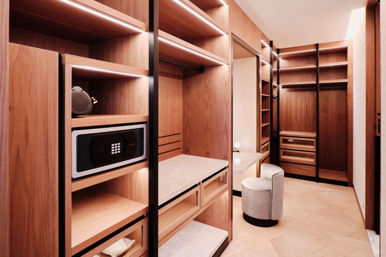 Grand Hyatt Kuwait Kuwait City Exterior foto A walk-in closet