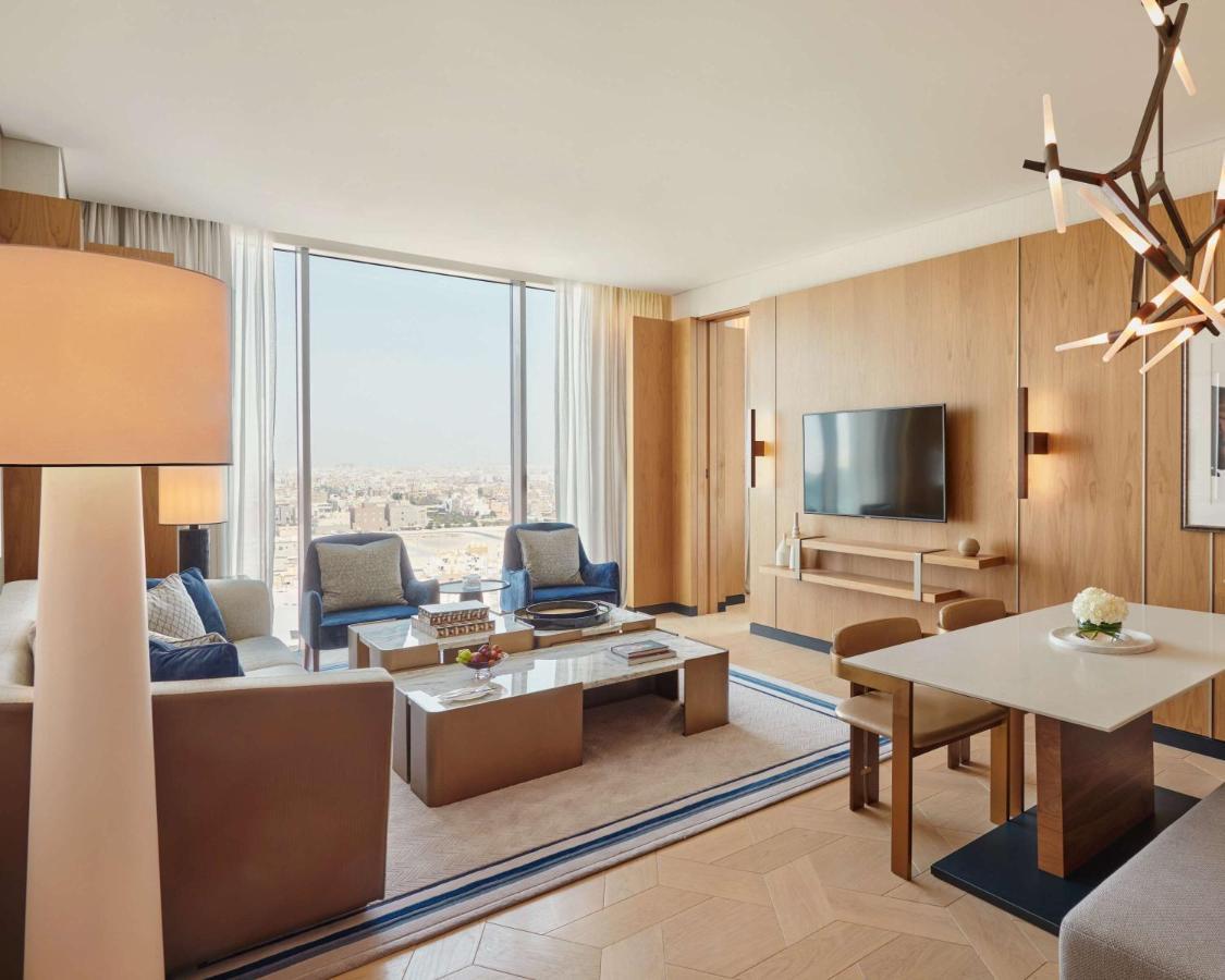 Grand Hyatt Kuwait Kuwait City Exterior foto A suite at the hotel