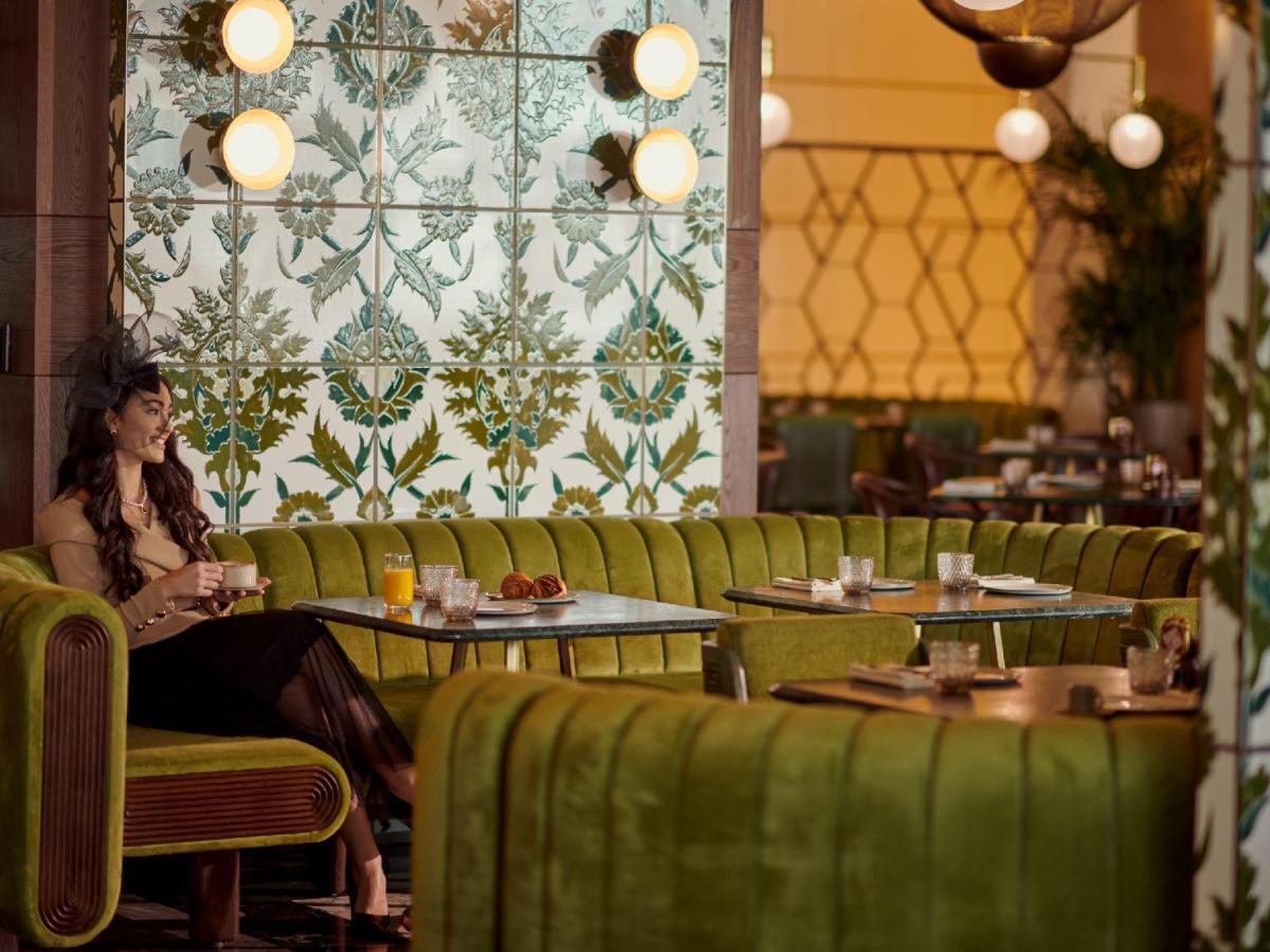 Grand Hyatt Kuwait Kuwait City Exterior foto The interior of the restaurant