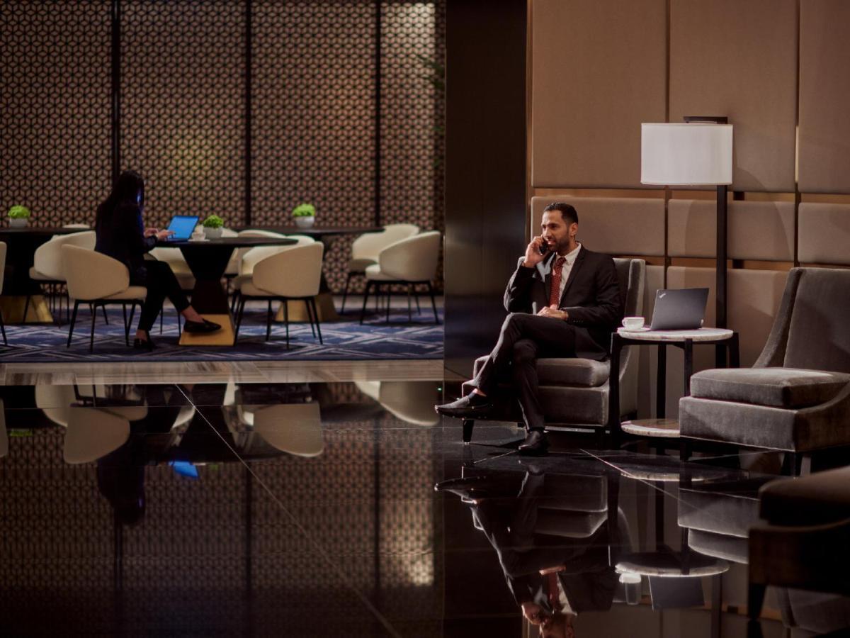 Grand Hyatt Kuwait Kuwait City Exterior foto The Lounge at the airport