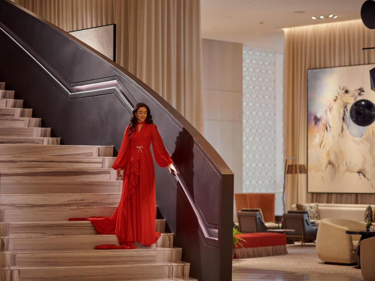 Grand Hyatt Kuwait Kuwait City Exterior foto A model in a red dress